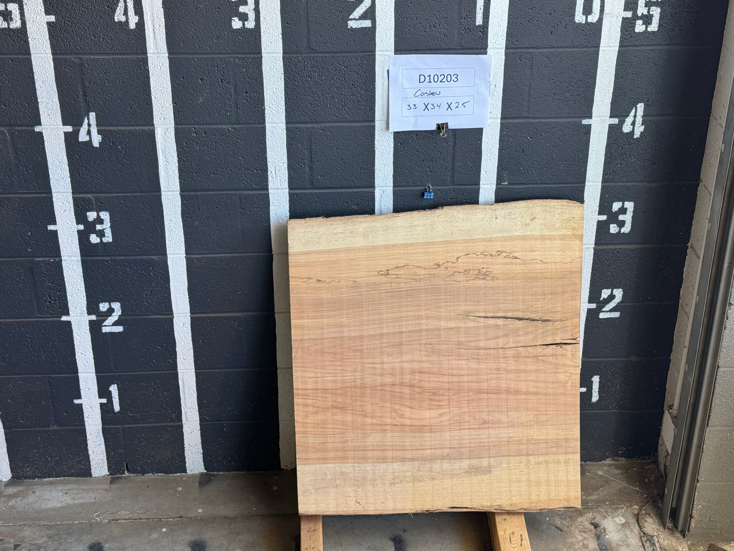 10/4 Cashew <br> 33" x 34" x 2.5" <br> D10203