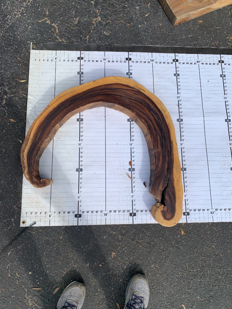 12/4 Acacia <br> 36" x 33" x 3" <br> Round <br> D11102