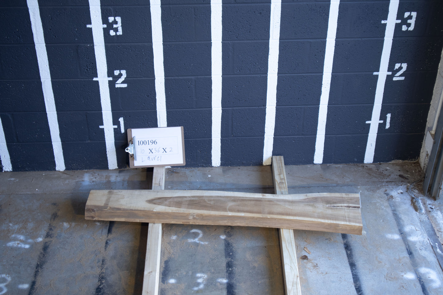 Laurel <br> 56" x 10" x 2" <br> I00196